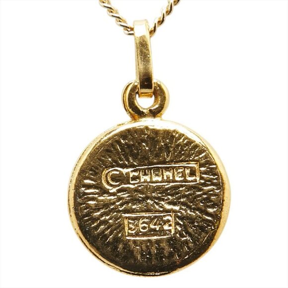 CHANEL CC Logo Rhinestone Round Pendant Necklace 16" Gold Tone Auth w/Box #05404 - Picture 5 of 7